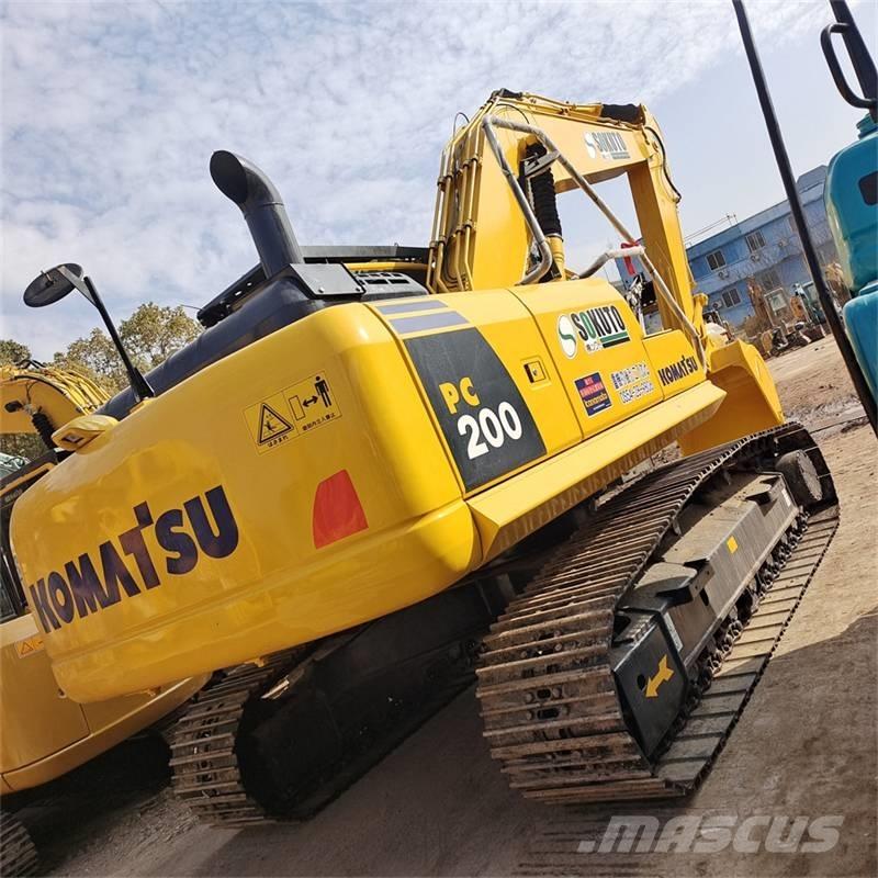 Komatsu PC 200 حفارات زحافة