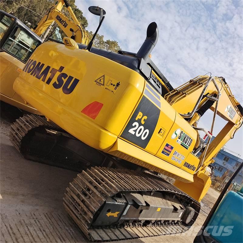 Komatsu PC 200 حفارات زحافة