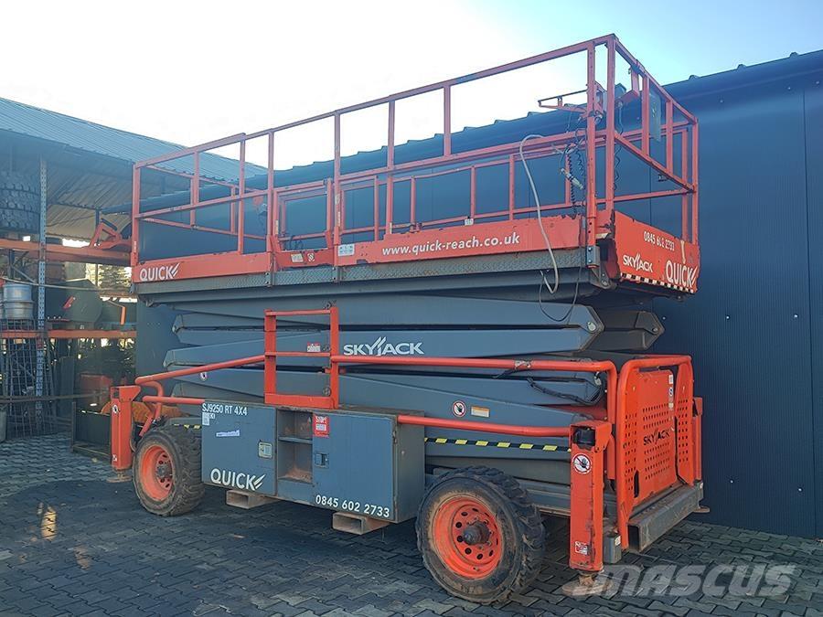 SkyJack SJ 9250 رافعات مقصية الشكل