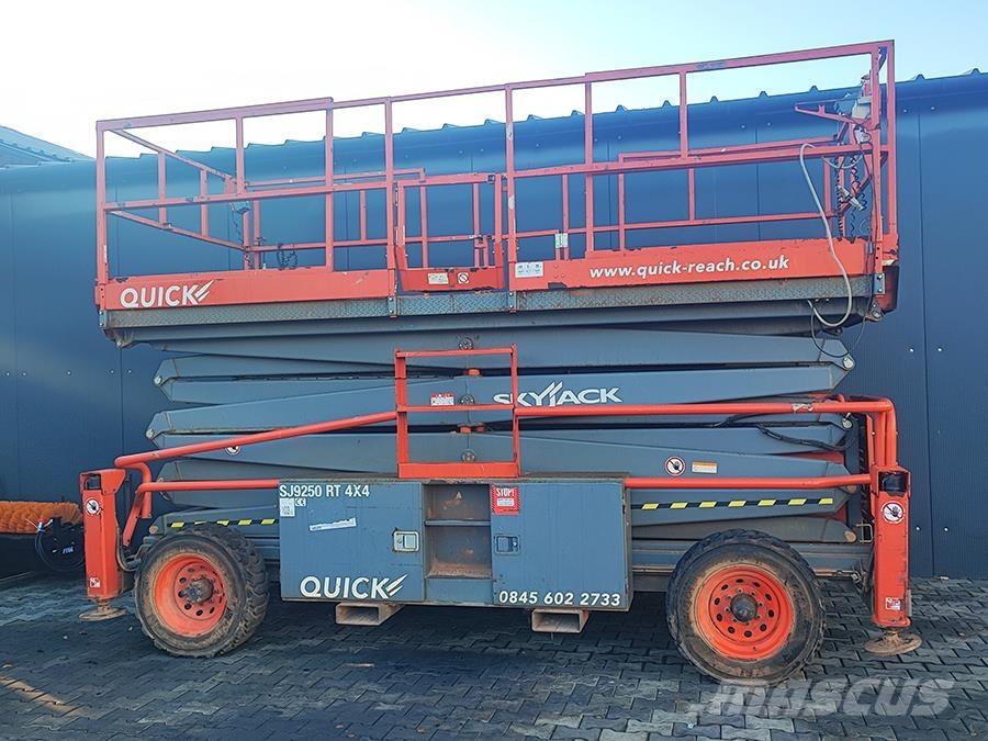 SkyJack SJ 9250 رافعات مقصية الشكل