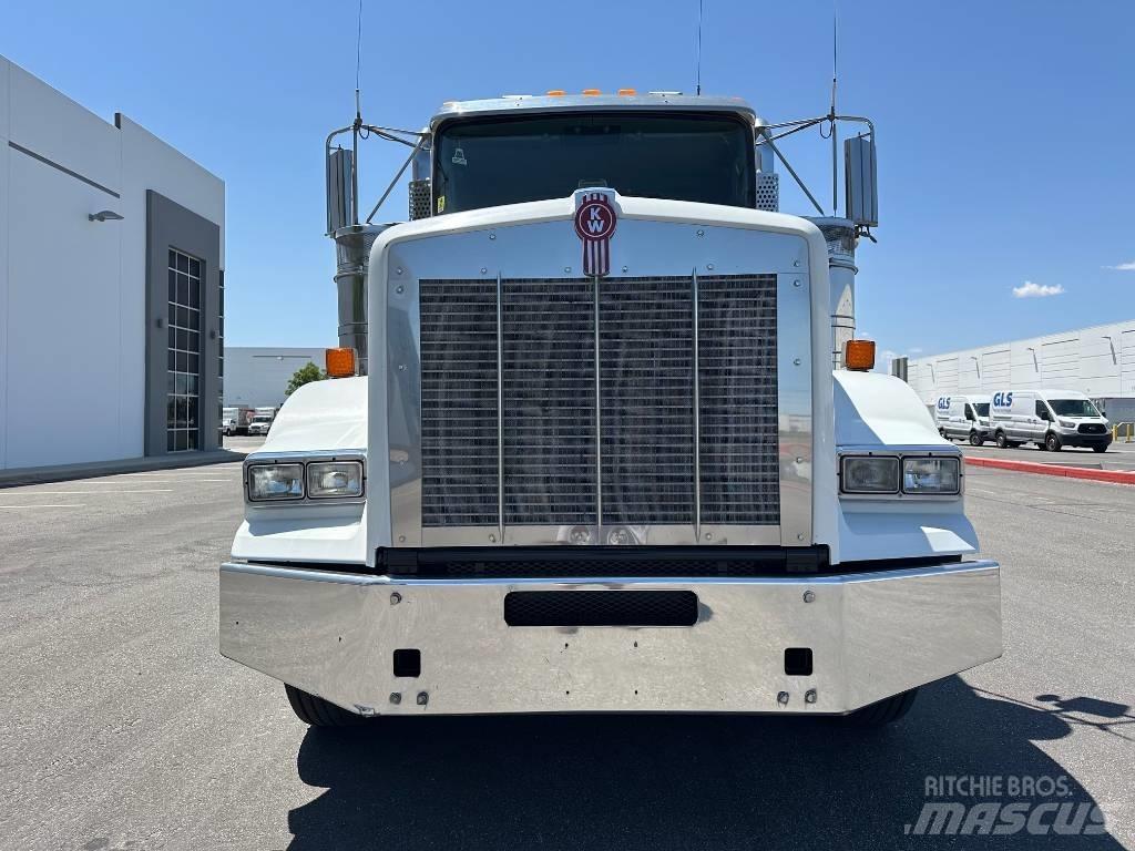 Kenworth T800 شاحنات بمقصورة وهيكل