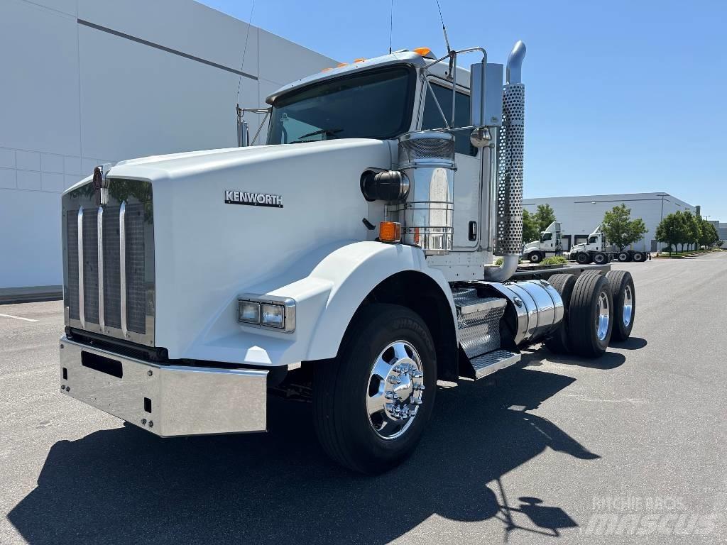 Kenworth T800 شاحنات بمقصورة وهيكل