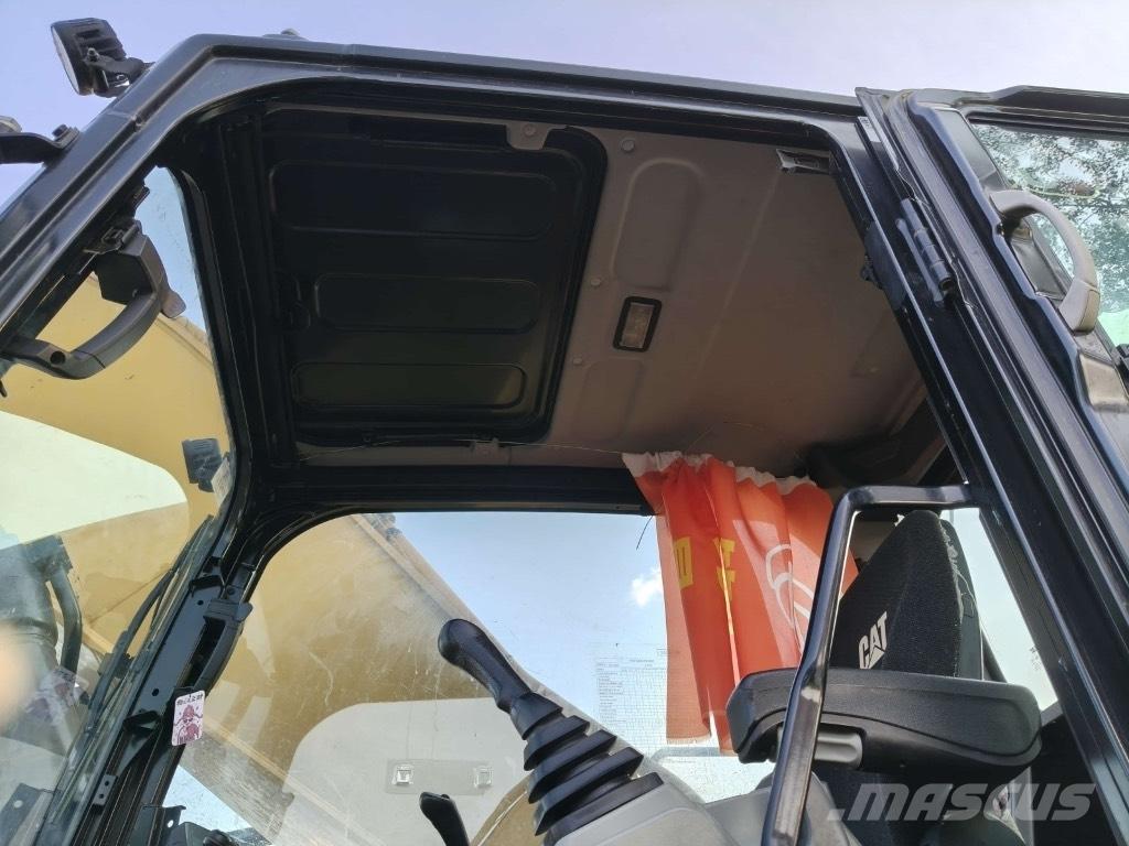 CAT 336 حفارات زحافة