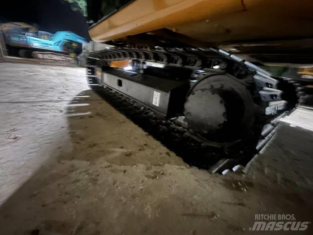 CAT 307 D حفارات زحافة