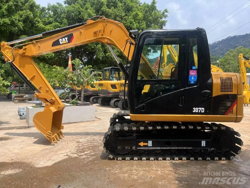 CAT 307 D حفارات زحافة