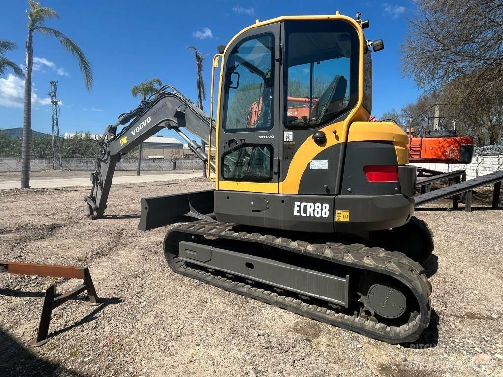 Volvo ECR 88 D حفارات زحافة