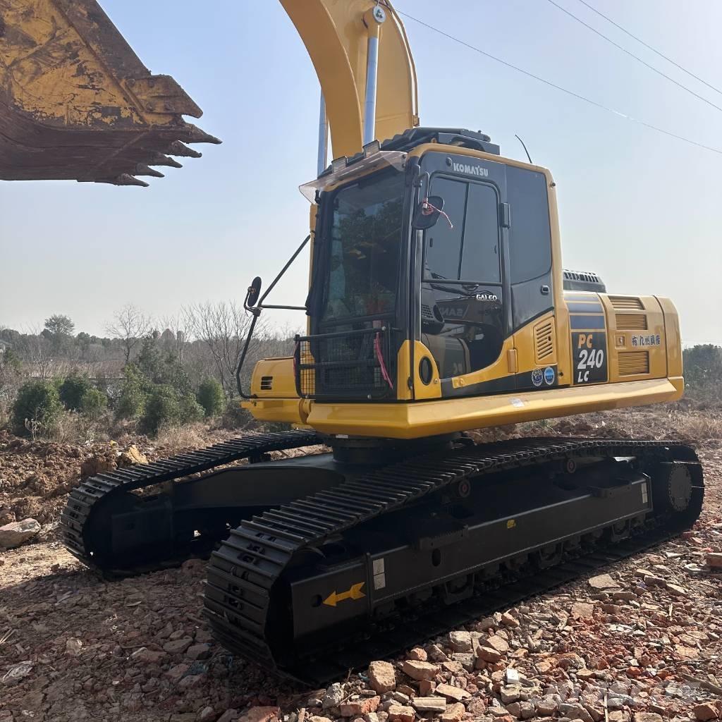 Komatsu PC 240 حفارات زحافة