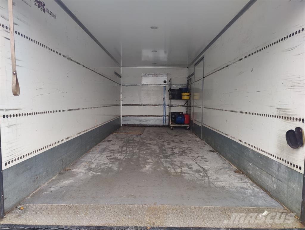 Volvo FL 250 شاحنات ذات هيكل صندوقي