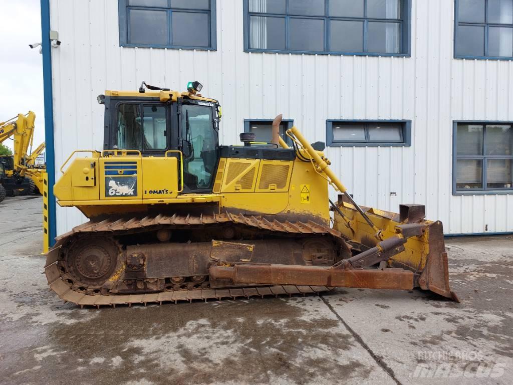Komatsu D65PX-18 بلدوزرات مجنزرة