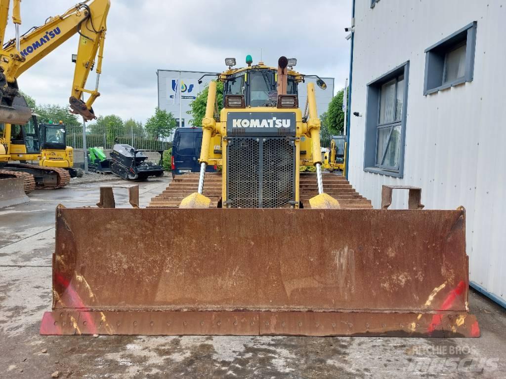 Komatsu D65PX-18 بلدوزرات مجنزرة