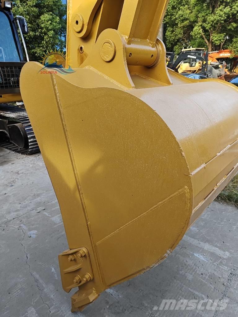 CAT 320D2L حفارات زحافة