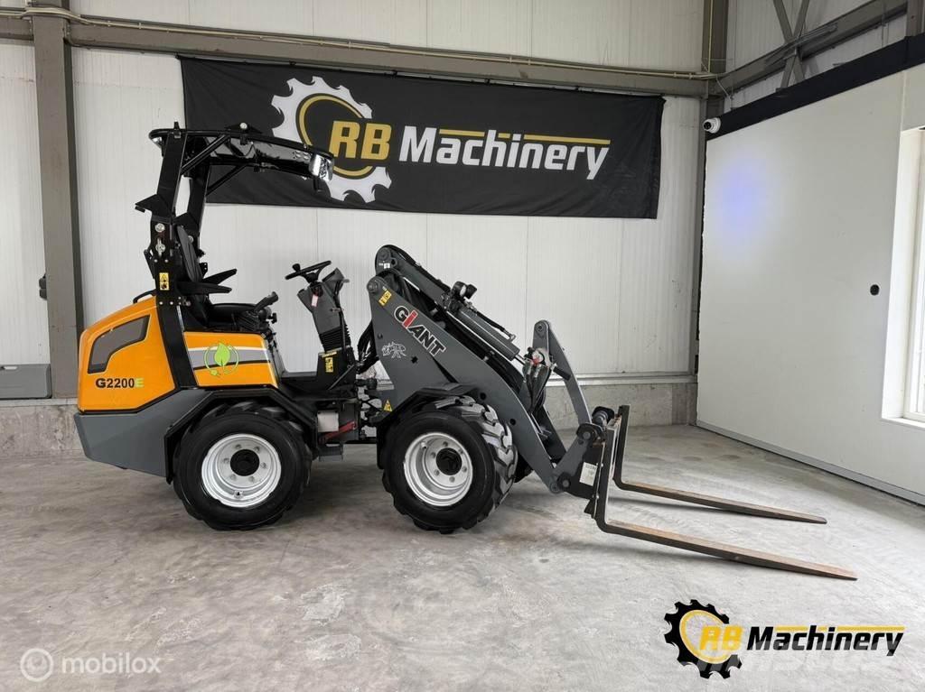 GiANT G2200E لوادر بعجل