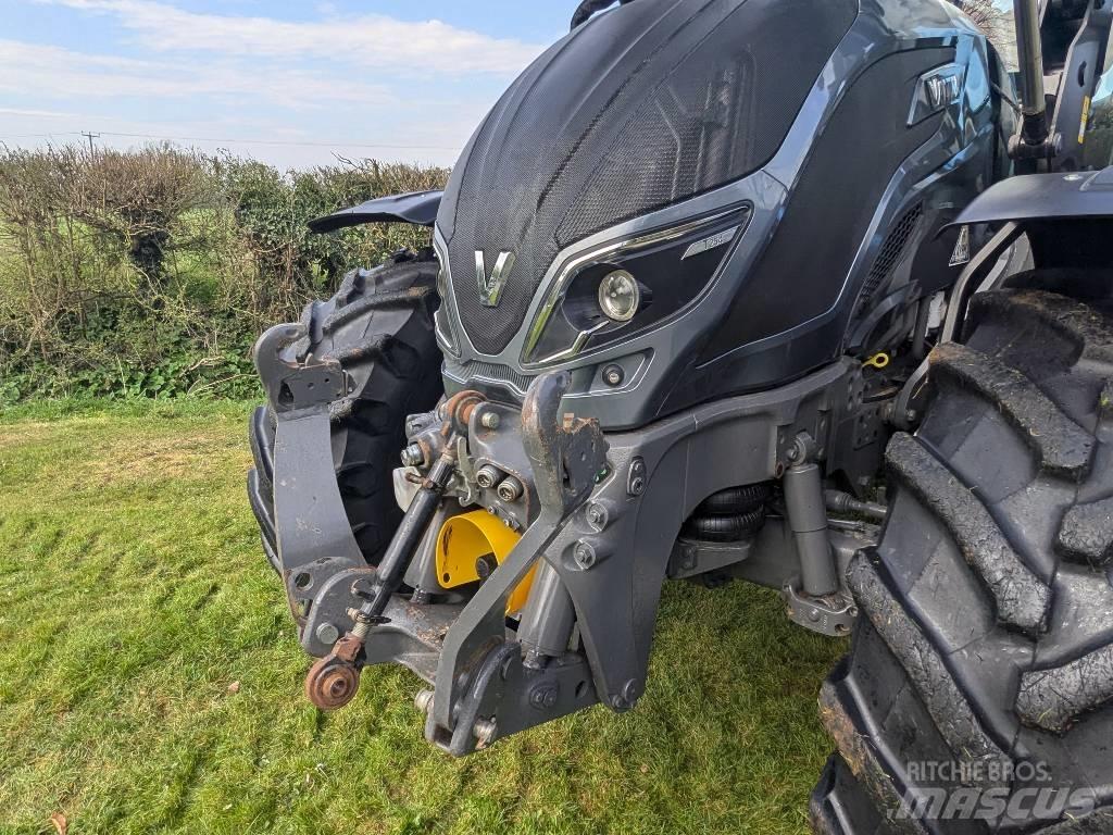 Valtra T 254 الجرارات