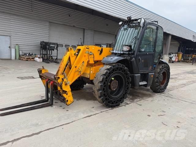 JCB 541/70 مناولات متداخلة