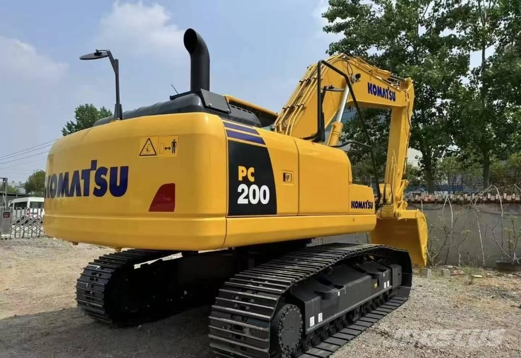 Komatsu PC 200-8 حفارات زحافة