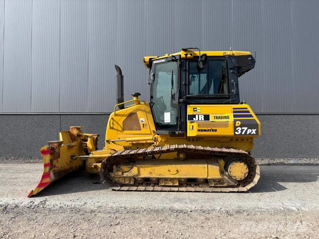 Komatsu D37 PX-23 بلدوزرات مجنزرة