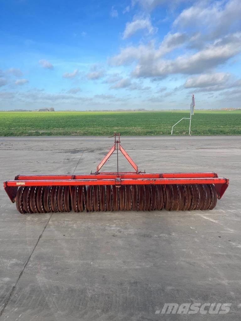 Cambridge 300 مداحل