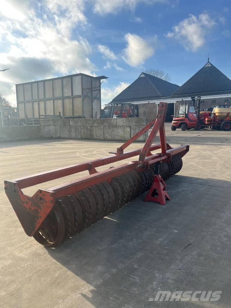 Cambridge 300 مداحل