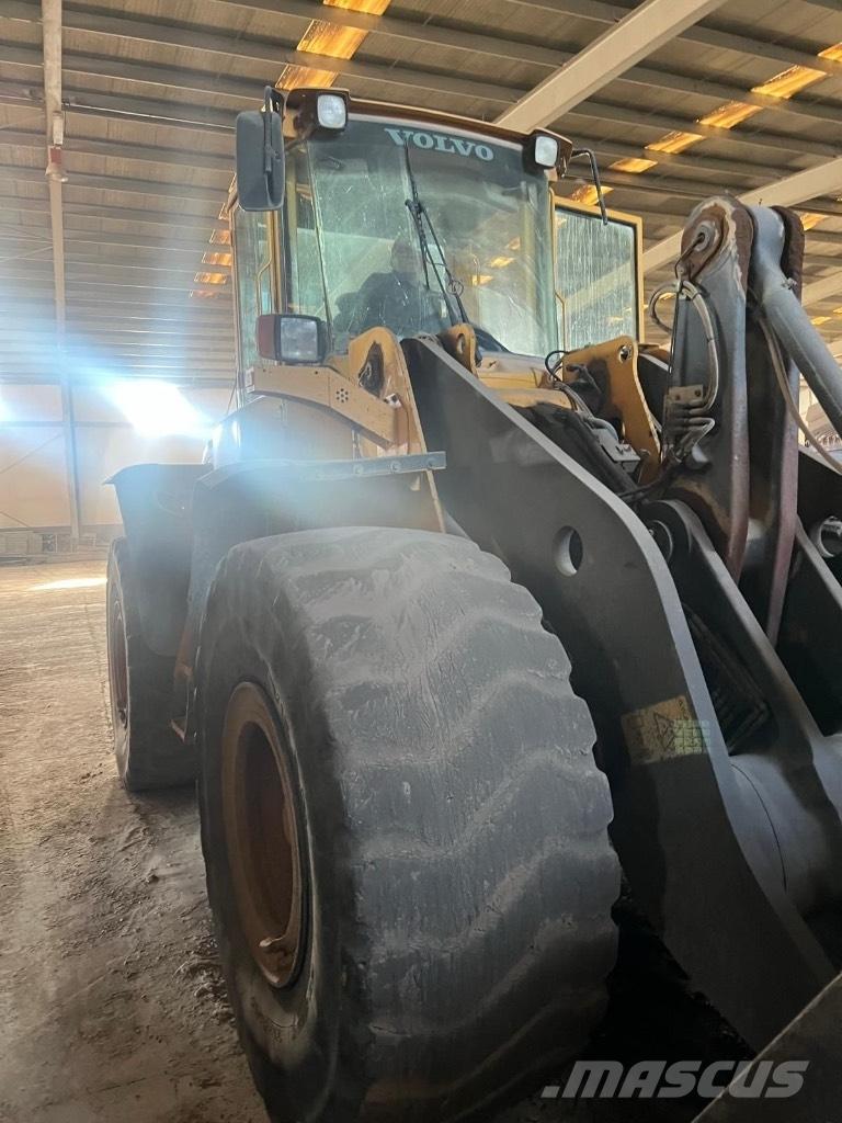 Volvo L 120 E لوادر بعجل