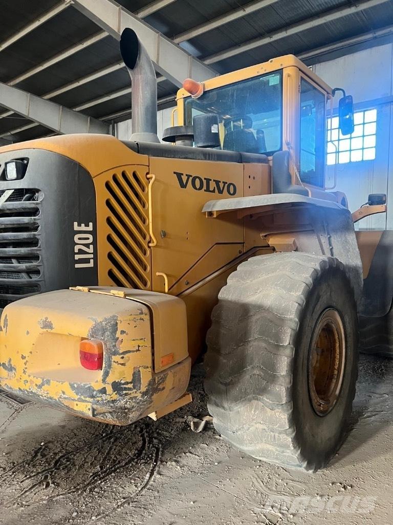 Volvo L 120 E لوادر بعجل