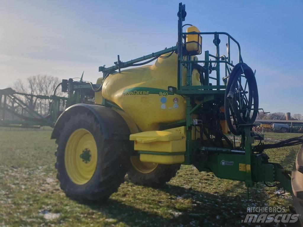 John Deere 840 الرشاشات