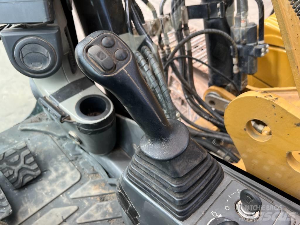 CAT 329 D LN حفارات زحافة