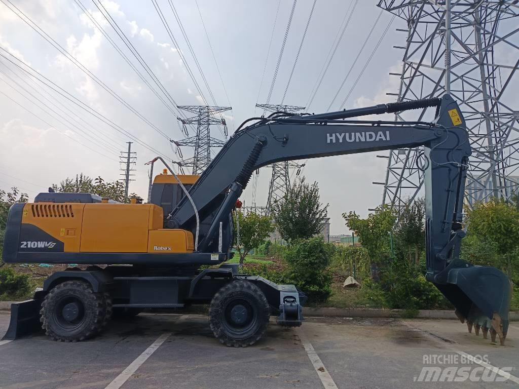Hyundai Robex 210 W حفارات بعجل