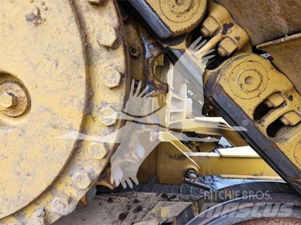 CAT D6T LGP بلدوزرات مجنزرة
