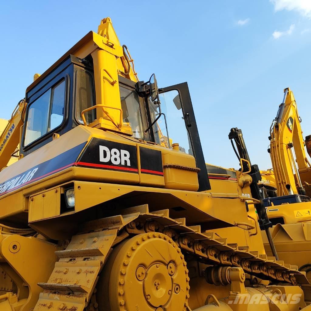 CAT D 8 R بلدوزرات مجنزرة