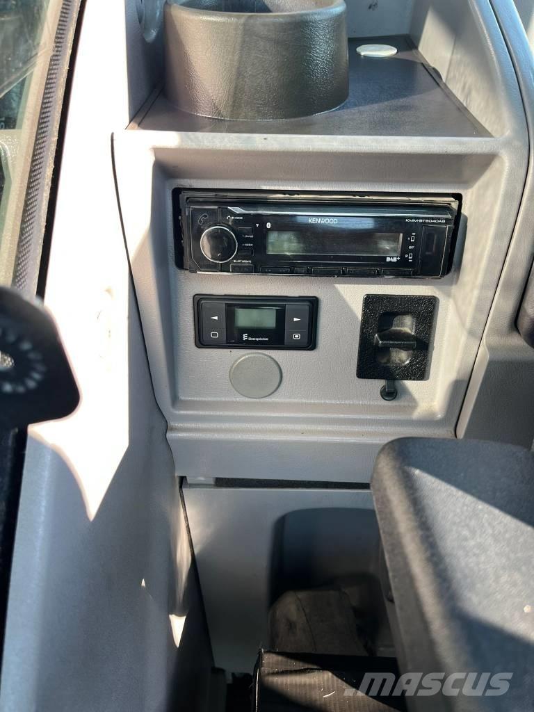 Volvo EWR 150 E حفارات بعجل