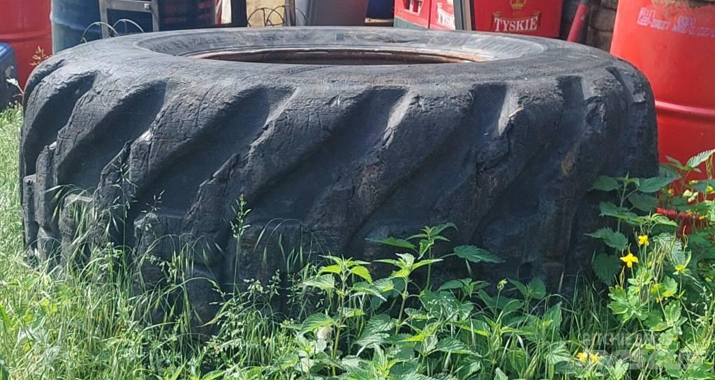 Komatsu 895 الإطارات والعجلات والحافات