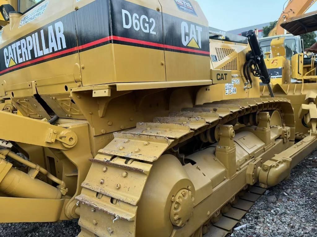 CAT D 6 G بلدوزرات مجنزرة