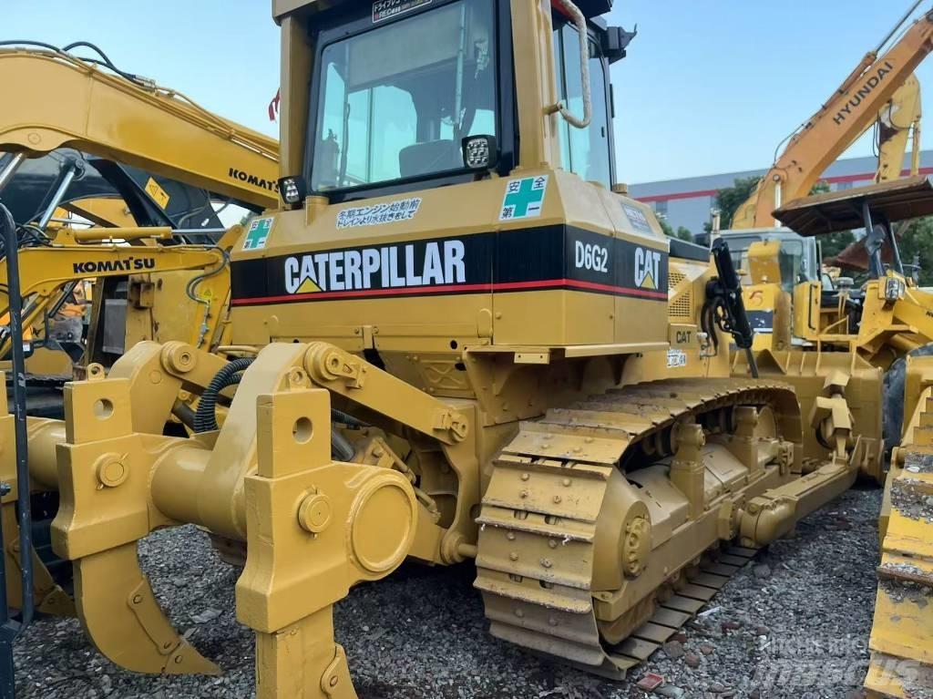 CAT D 6 G بلدوزرات مجنزرة