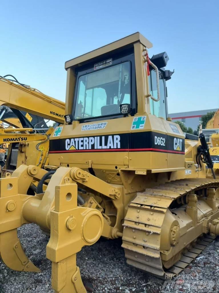CAT D 6 G بلدوزرات مجنزرة