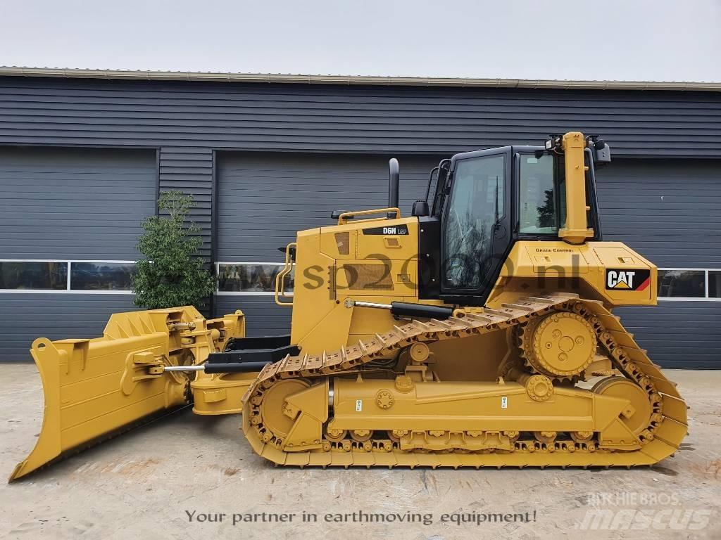CAT D 6 N LGP بلدوزرات مجنزرة