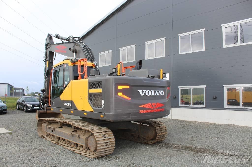 Volvo EC 220 E حفارات زحافة