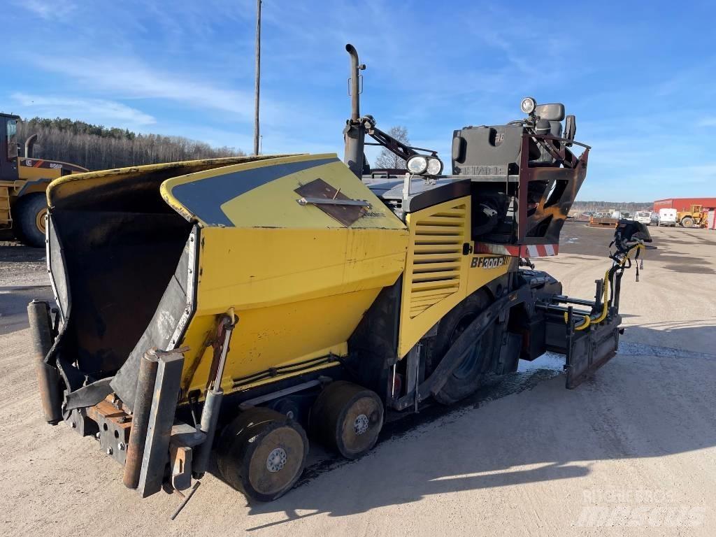 Bomag BF 300 P معدات السفلتة