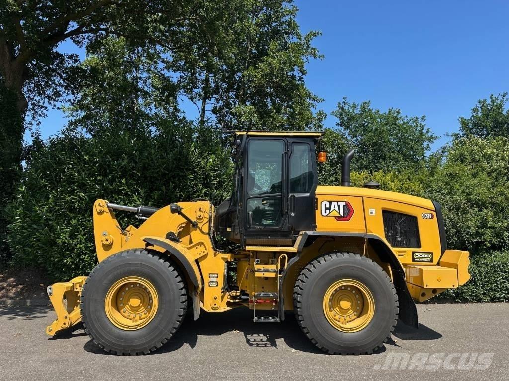 CAT 938M لوادر بعجل