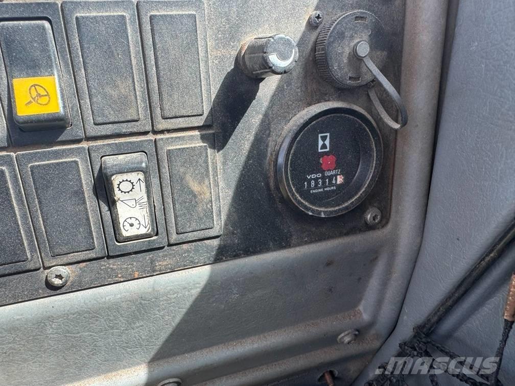 Volvo L 120 D لوادر بعجل