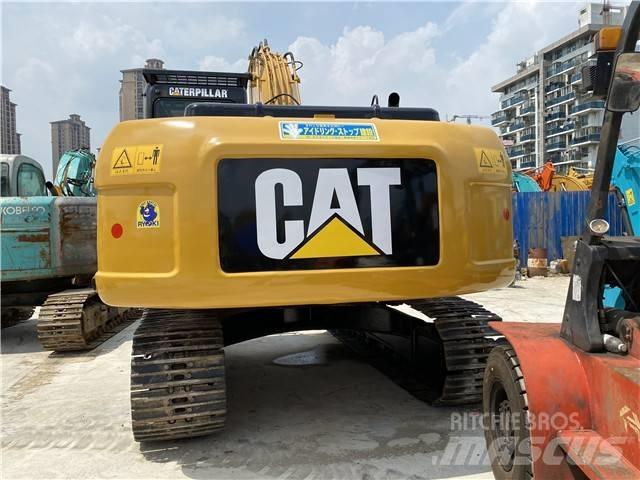 CAT 320 D حفارات زحافة