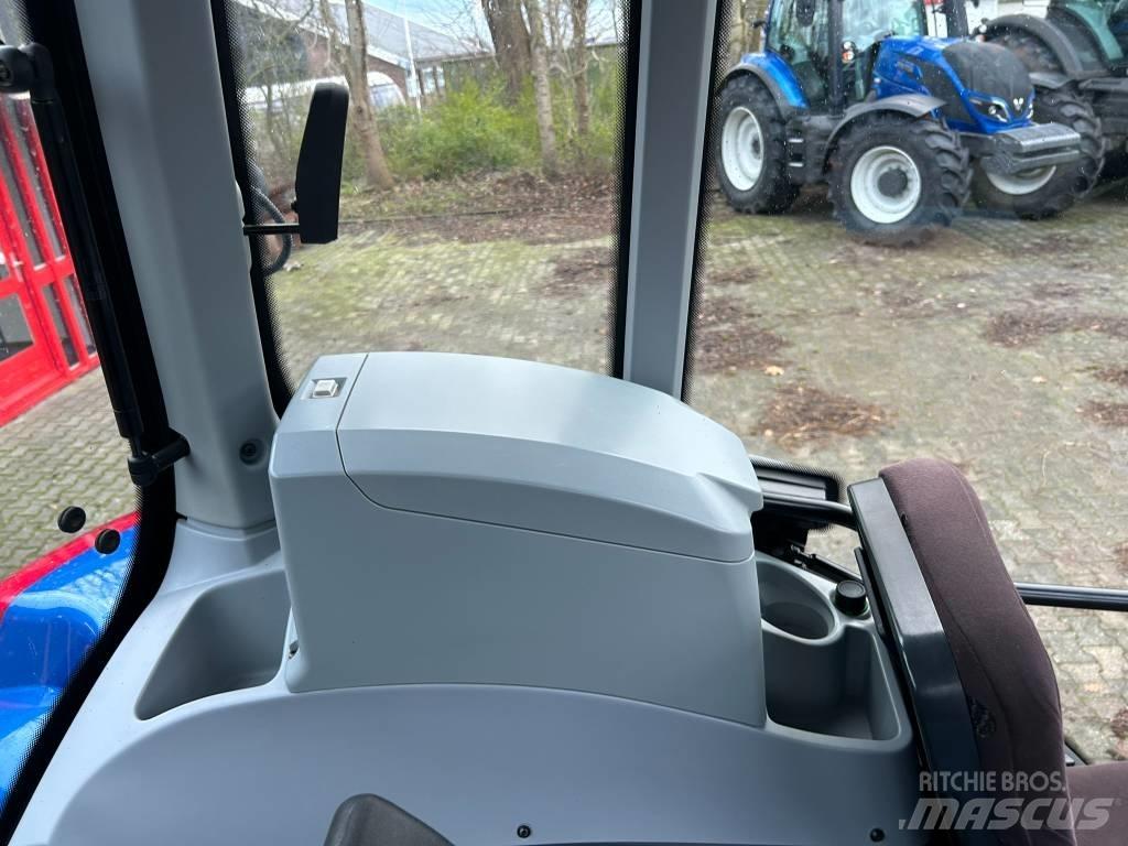Valtra T 214 Versu الجرارات