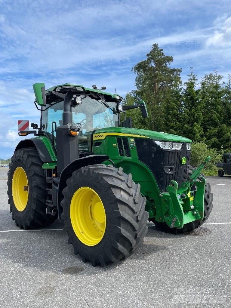 John Deere 7R 310 الجرارات