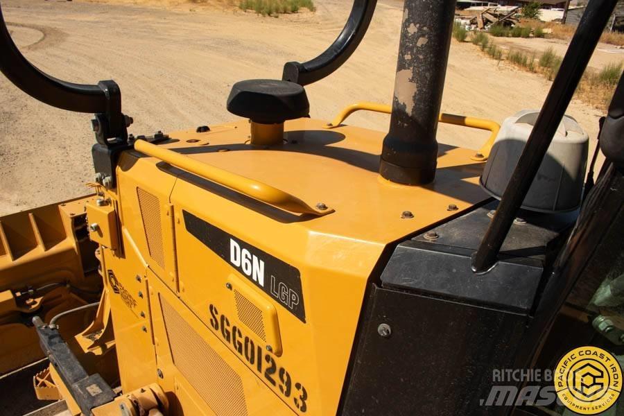 CAT D 6 N LGP بلدوزرات مجنزرة