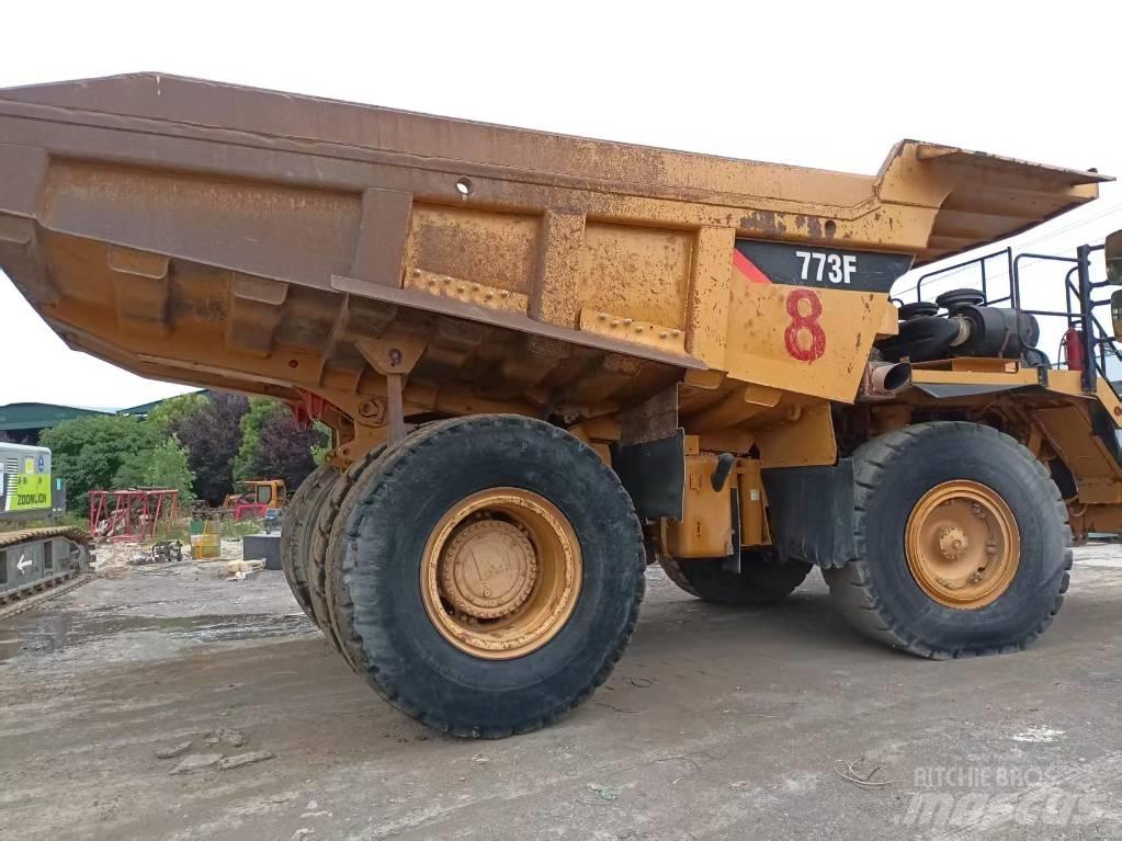 CAT 773 F ساحبات مفصلية