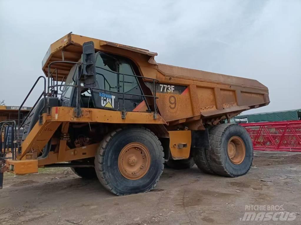 CAT 773 F ساحبات مفصلية