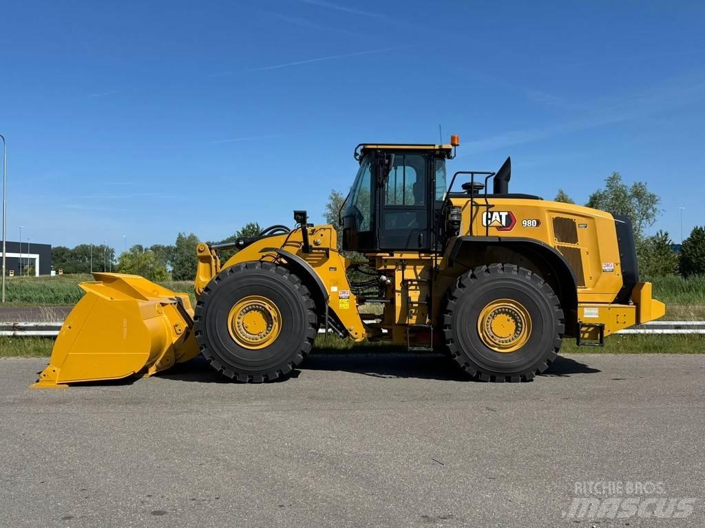 CAT 980 لوادر بعجل