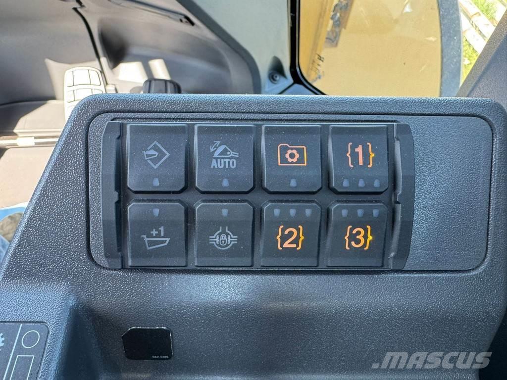 CAT 980 لوادر بعجل