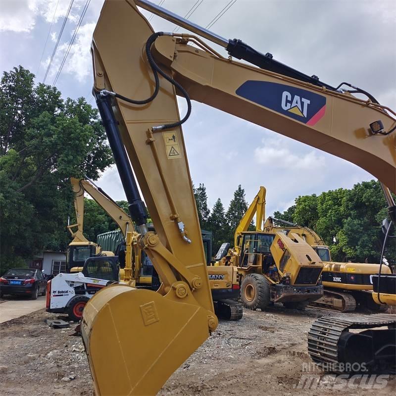 CAT 320 D L حفارات زحافة