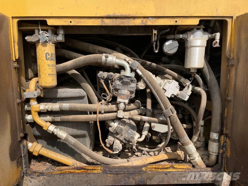 CAT AP555F معدات السفلتة