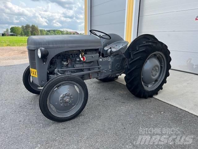 Massey Ferguson ted الجرارات